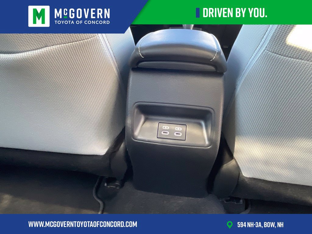 Used 2025 Toyota Corolla SE FWD image 31
