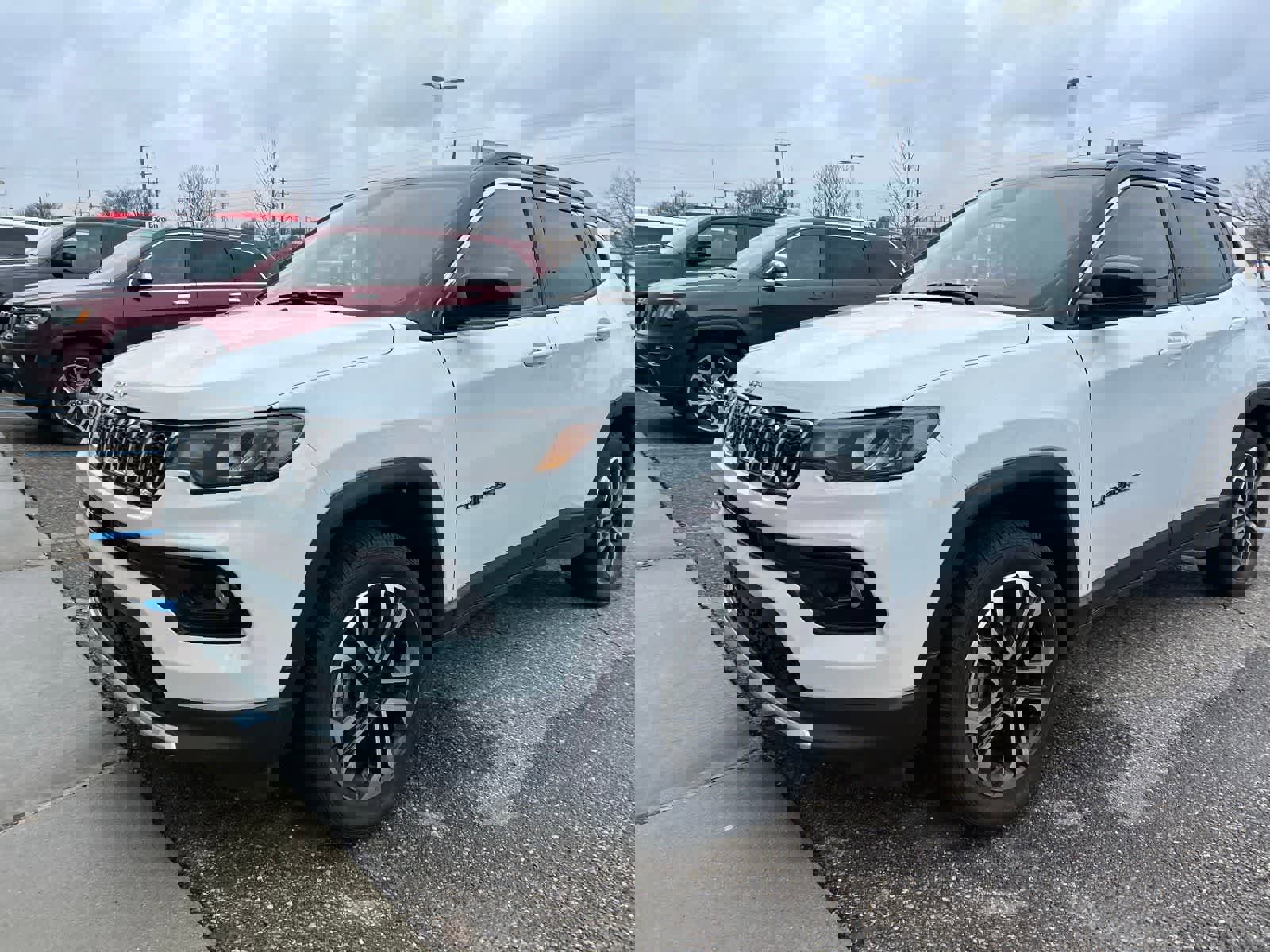 Used 2023 Jeep Compass Limited image 1