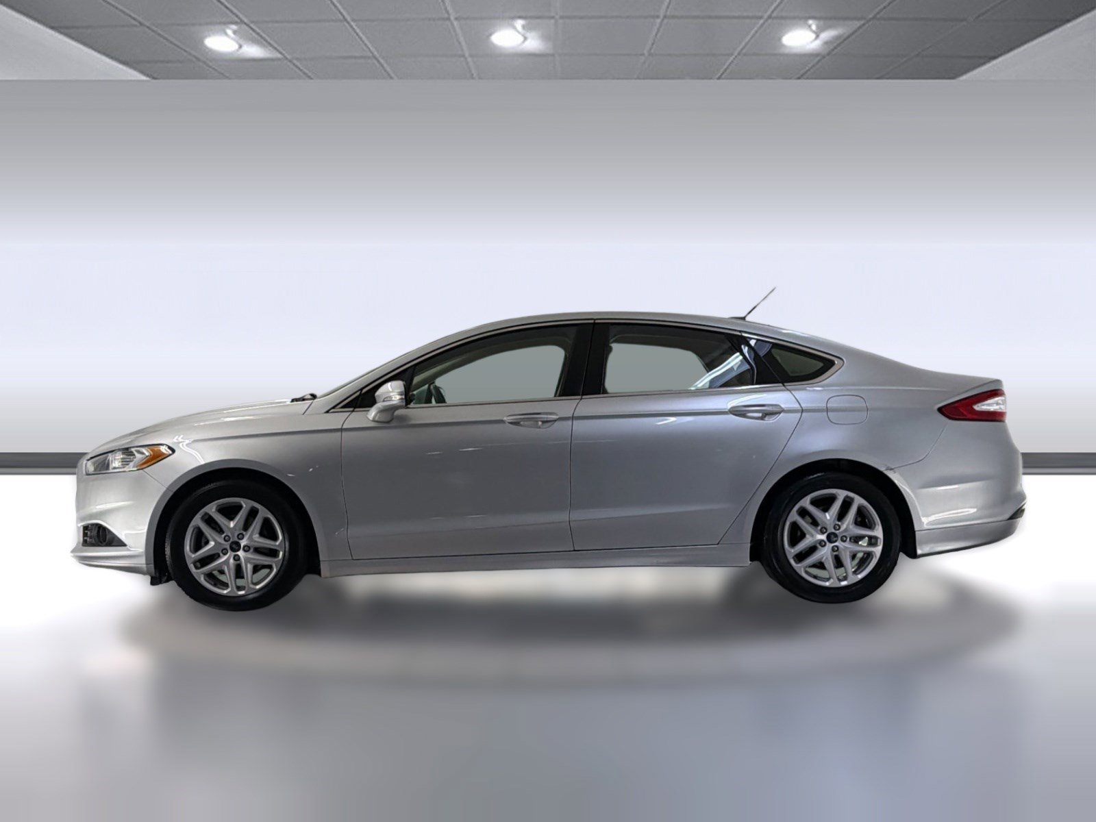 Used 2015 Ford Fusion SE w/ Equipment Group 202A FWD image 2