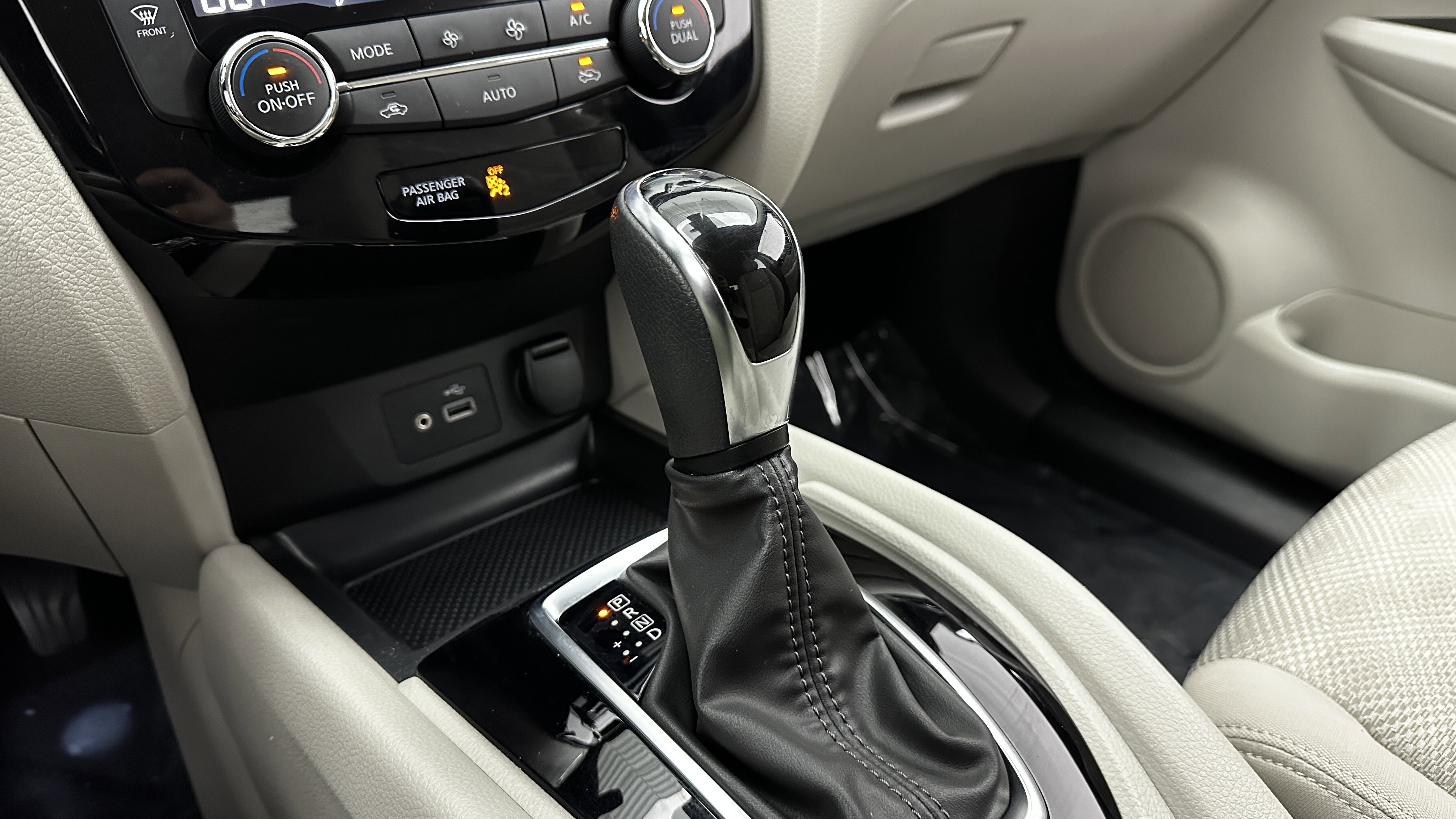 Used 2020 Nissan Rogue Sport SV image 15