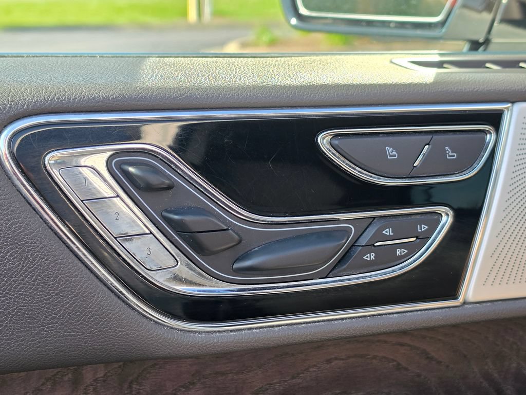 Used 2022 Lincoln Navigator Reserve AWD/4WD image 16