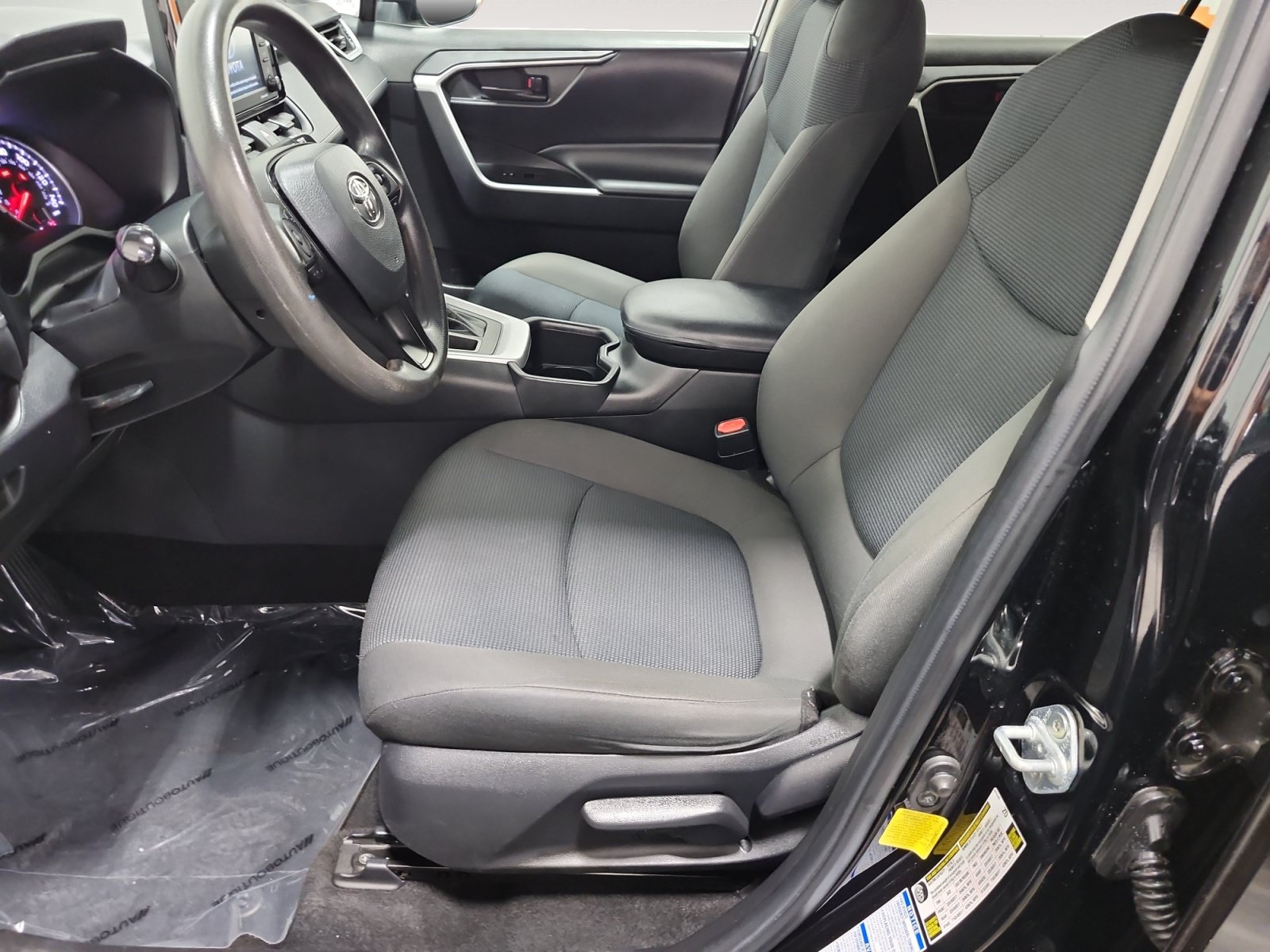 Used 2022 Toyota RAV4 LE AWD/4WD image 9