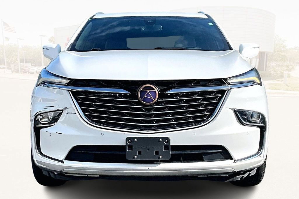 Used 2023 Buick Enclave Essence FWD image 2