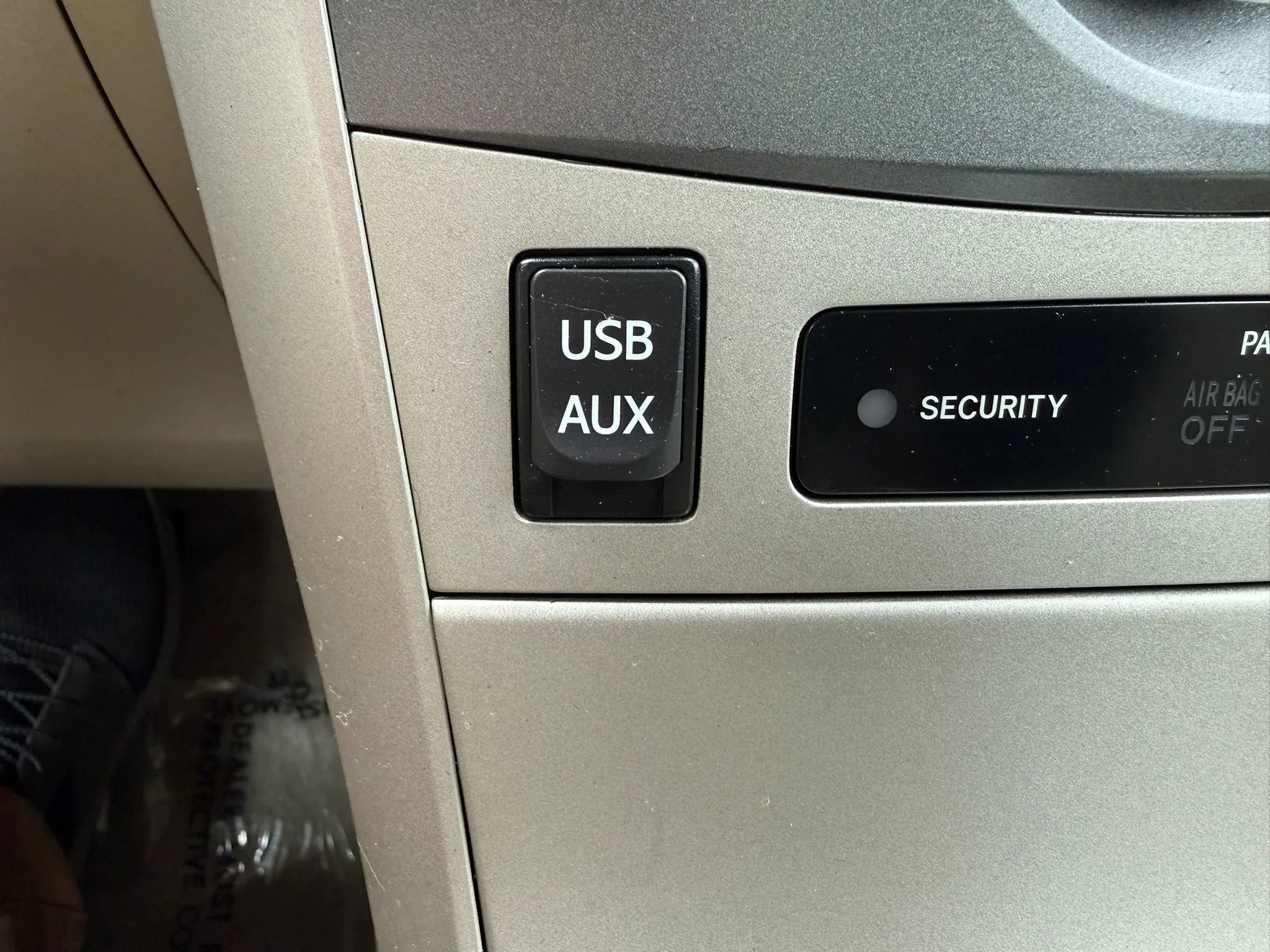 Used 2013 Toyota Corolla LE FWD image 30