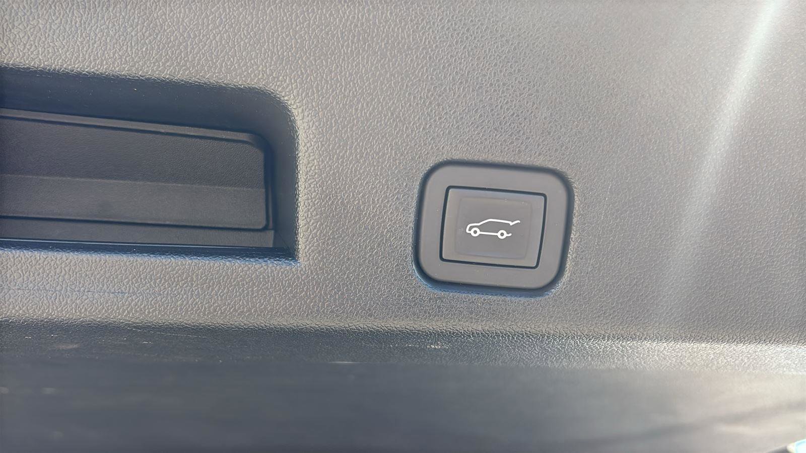 Certified 2025 Buick Enclave Preferred FWD image 19