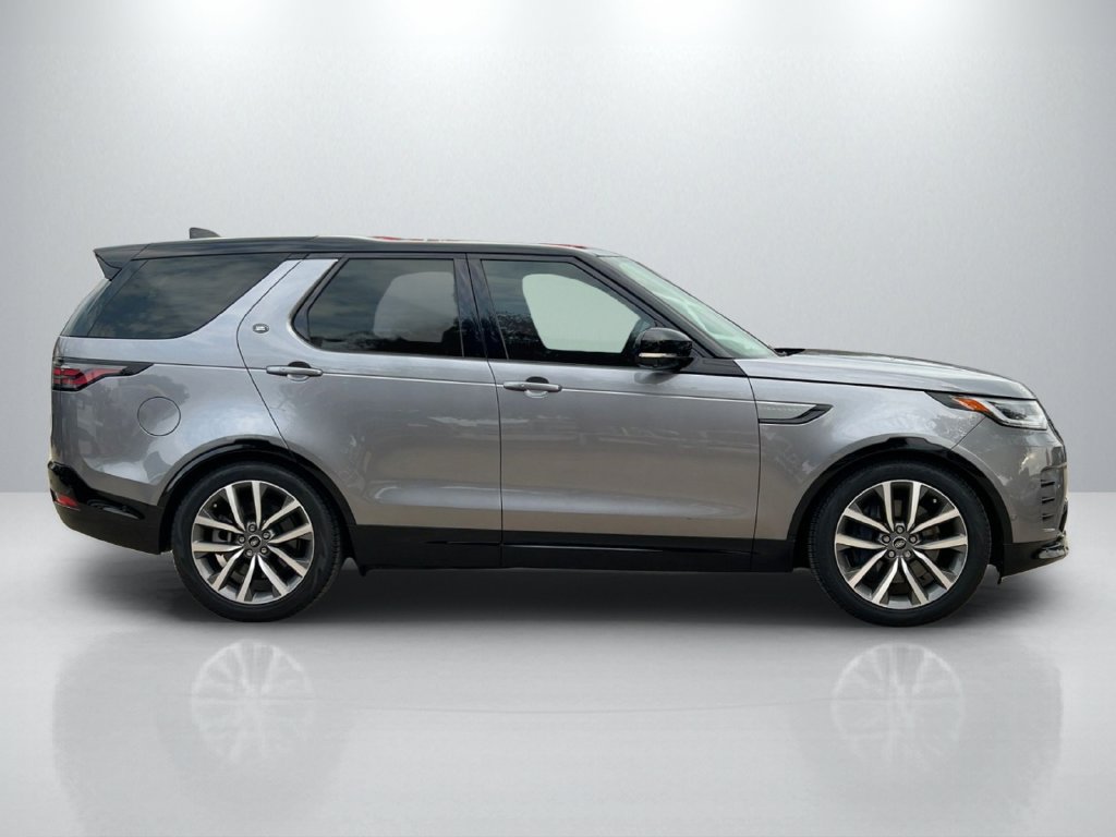 Used 2024 Land Rover Discovery Dynamic SE AWD/4WD image 4