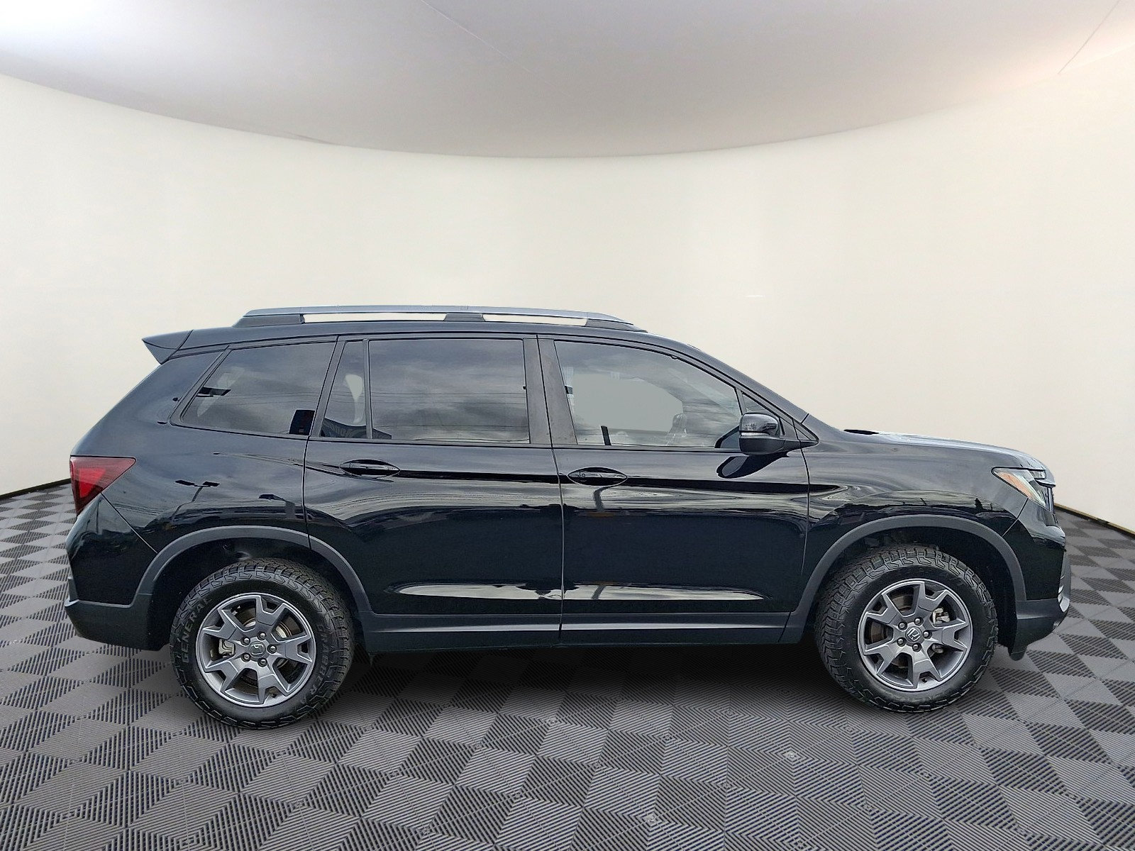 Used 2025 Honda Passport TrailSport image 8