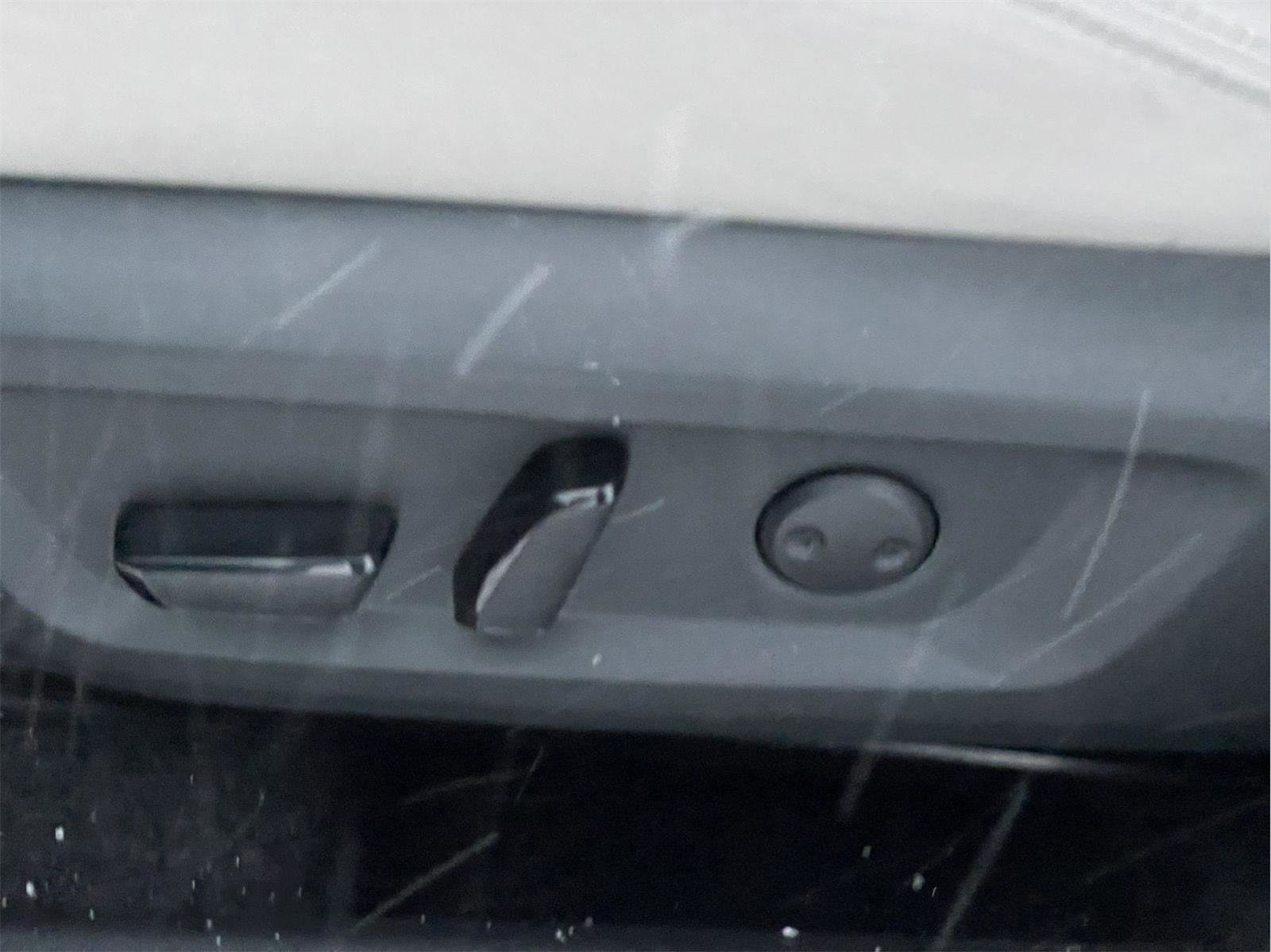 Used 2025 Nissan Rogue SV image 24