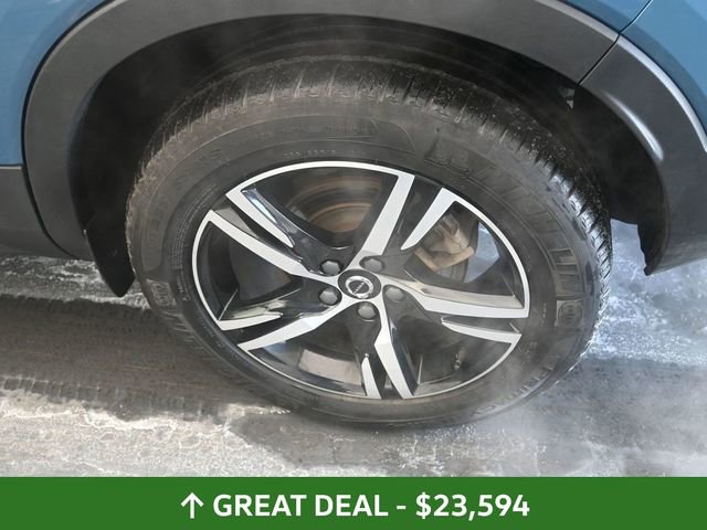Used 2024 Volvo XC40 B5 Core image 14