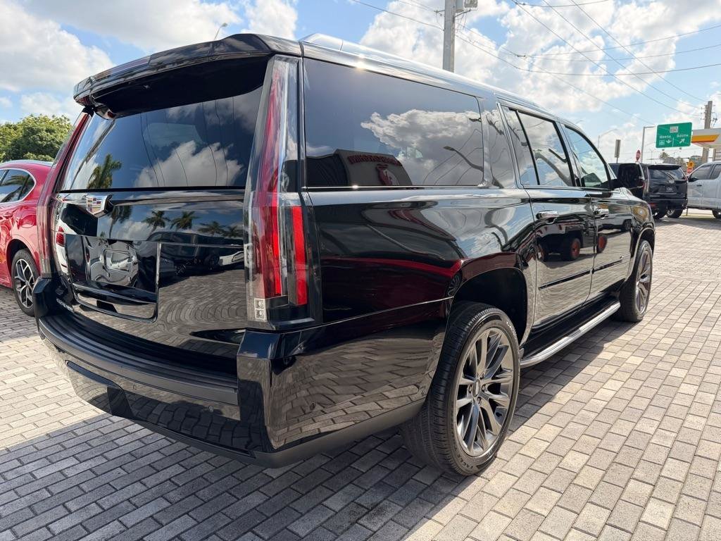 Used 2020 Cadillac Escalade ESV Luxury w/ Escalade Sport Edition AWD/4WD image 11