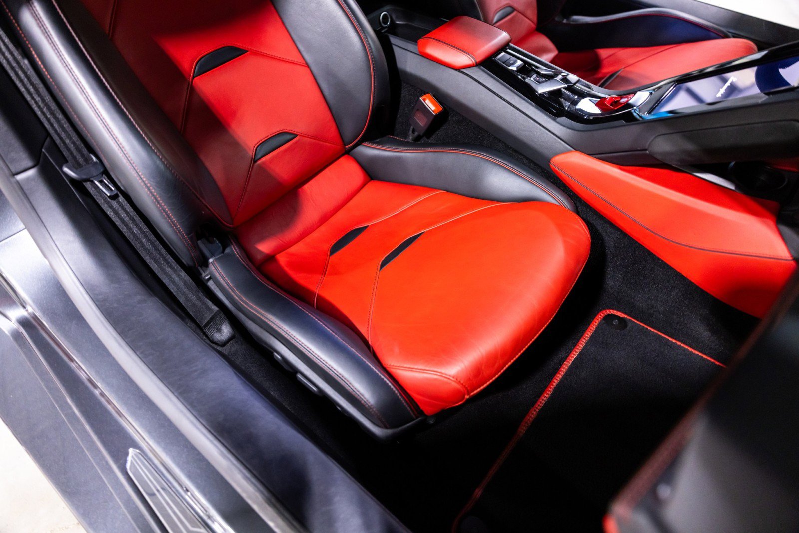 Used 2021 Lamborghini Huracan EVO RWD image 30