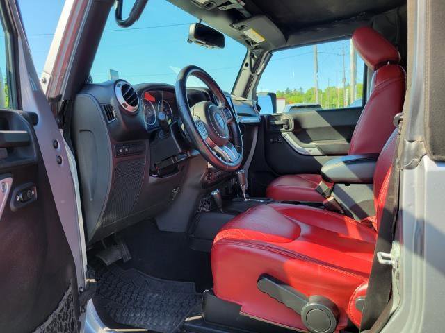 Used 2013 Jeep Wrangler Rubicon AWD/4WD image 8