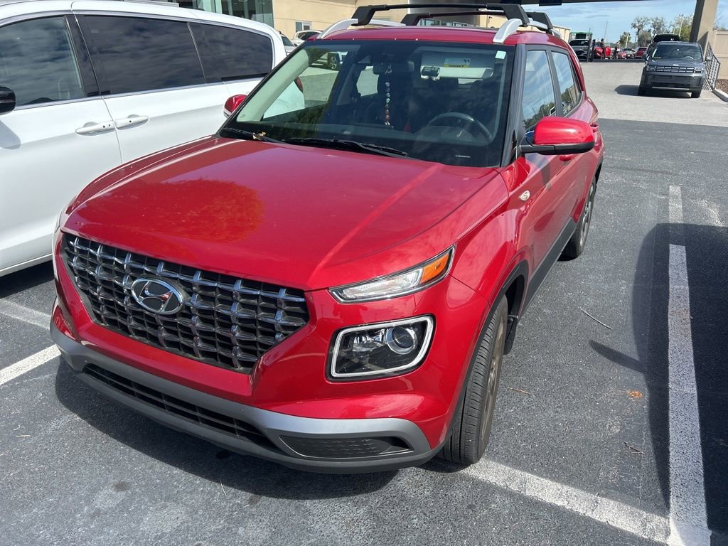 Used 2021 Hyundai Venue SEL w/ Premium Package image 4