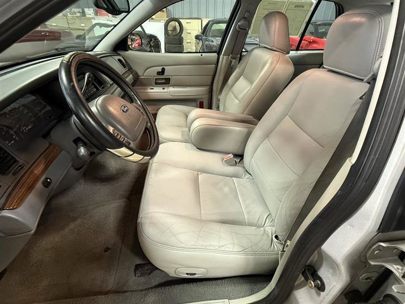 Used 2003 Ford Crown Victoria LX RWD image 13