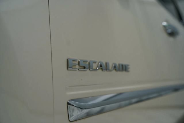 Used 2013 Cadillac Escalade Platinum AWD/4WD image 5