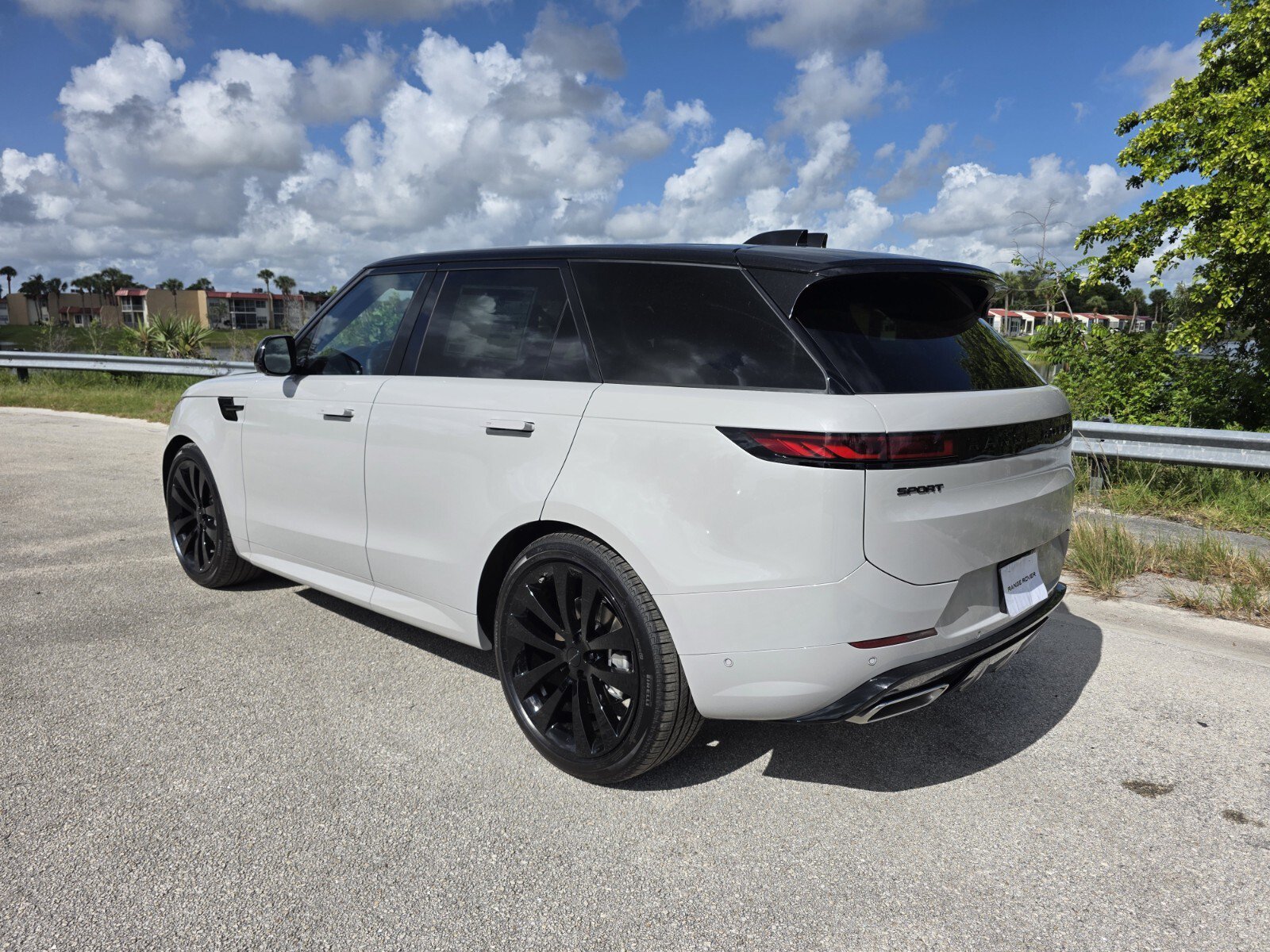 New 2026 Land Rover Range Rover Sport Dynamic SE AWD/4WD image 2