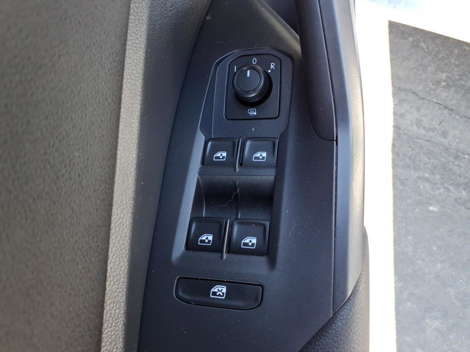 Used 2019 Volkswagen Jetta SE image 16