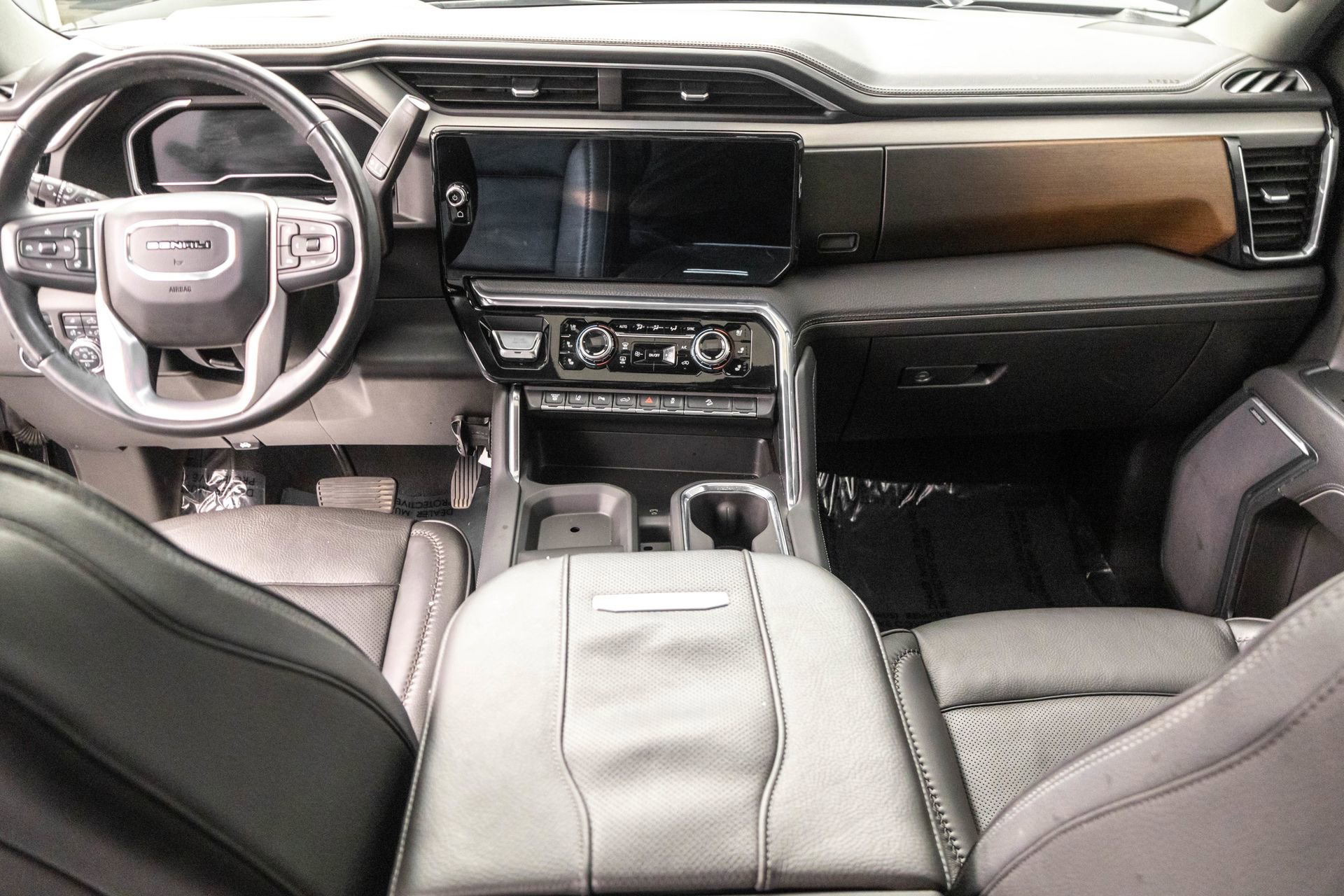 Used 2024 GMC Sierra 2500 Denali w/ Technology Package AWD/4WD image 32