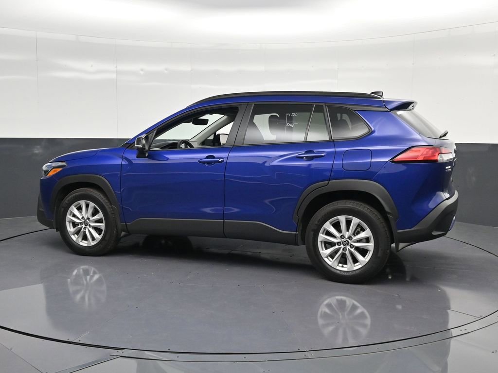 Used 2025 Toyota Corolla Cross LE image 8