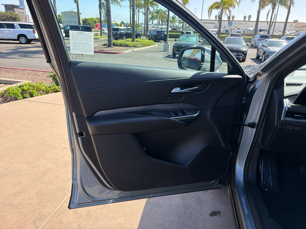 Used 2025 Cadillac XT4 Premium Luxury FWD image 13