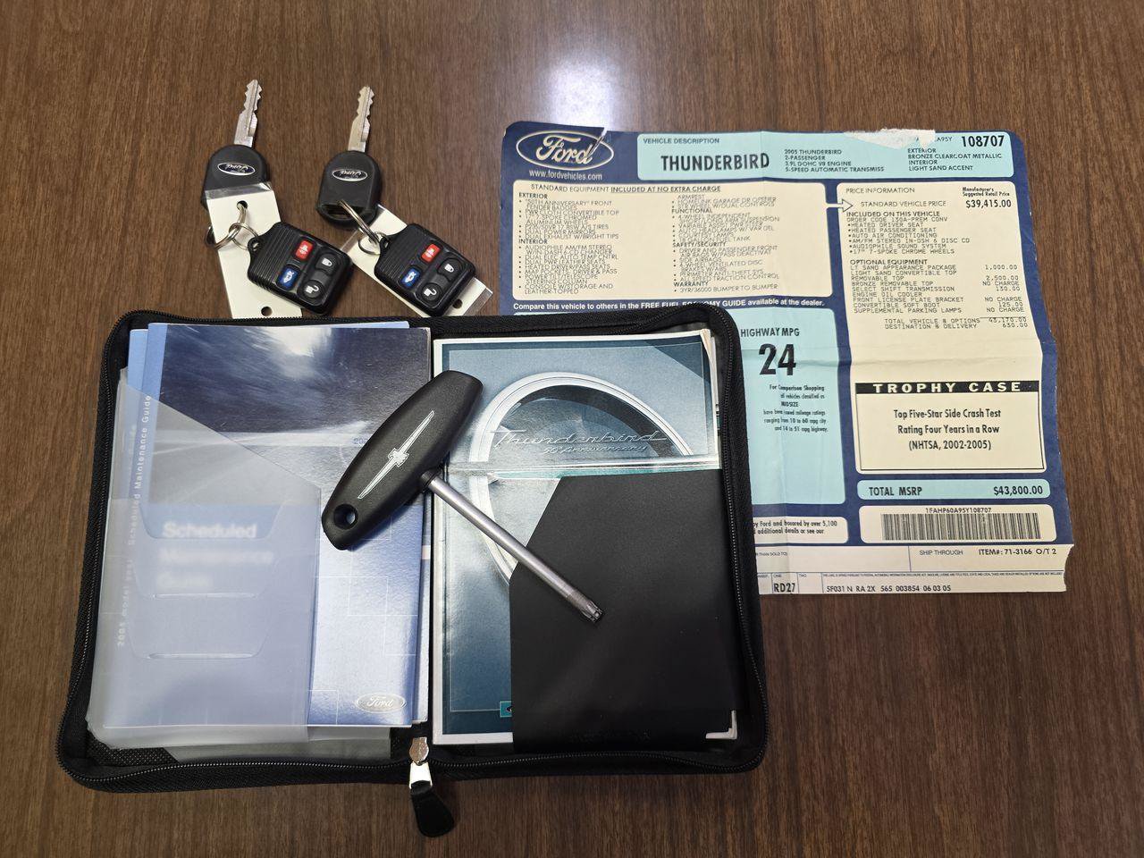Used 2005 Ford Thunderbird RWD image 22