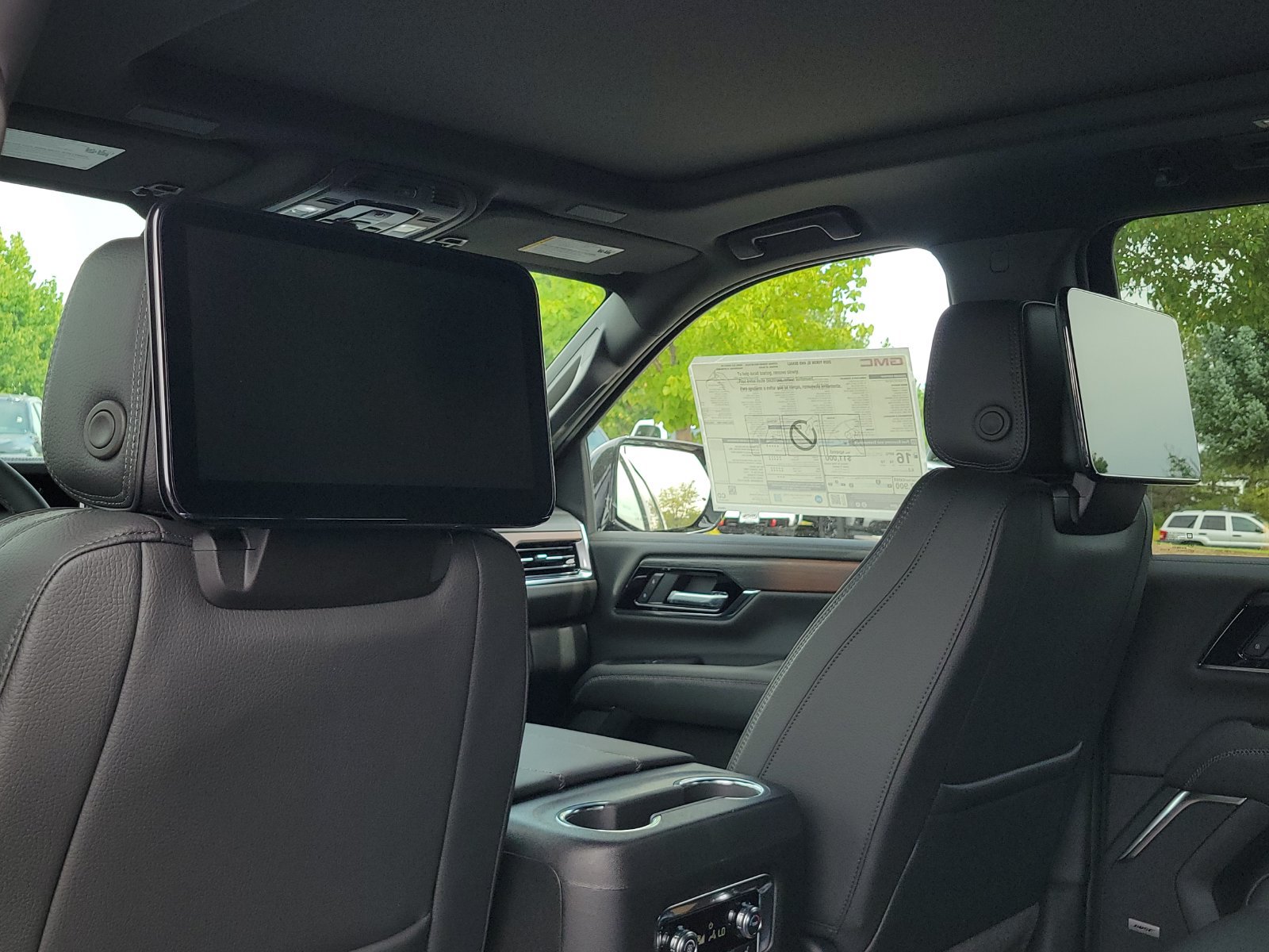 New 2026 GMC Yukon XL Denali w/ Denali Reserve Package AWD/4WD image 8