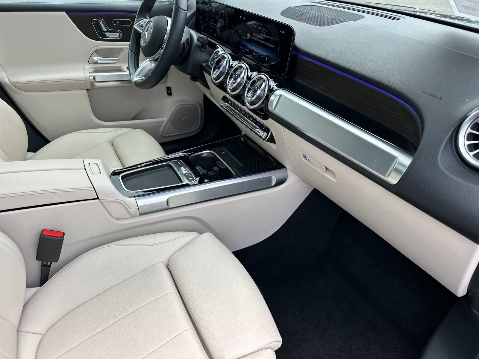 Certified 2026 Mercedes-Benz GLB 250 4MATIC image 17
