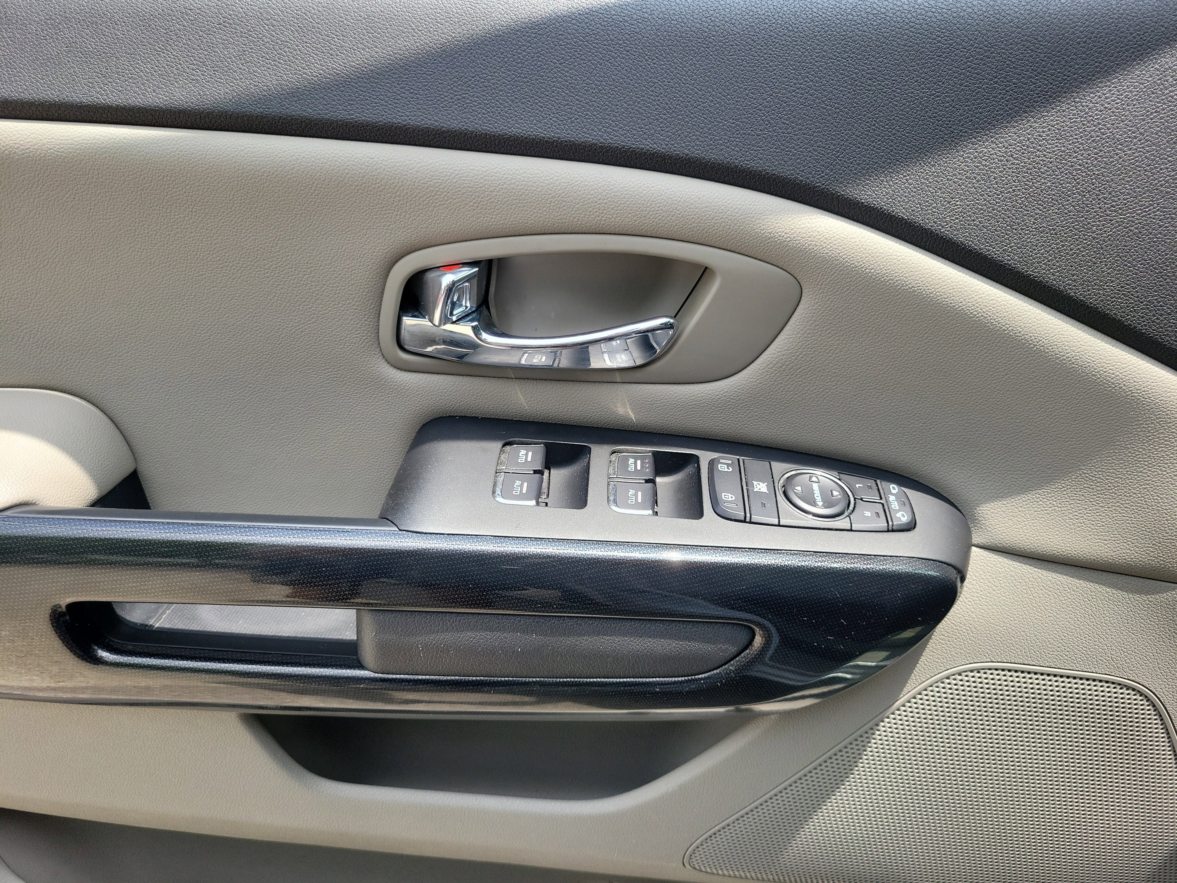 Used 2017 Kia Sedona EX FWD image 17