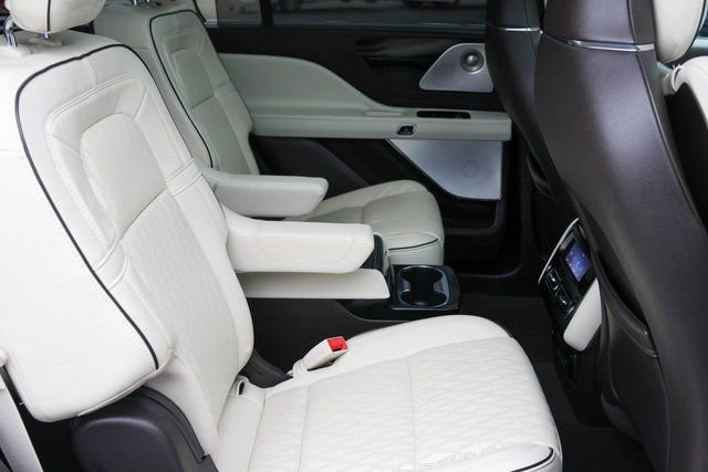 Used 2023 Lincoln Aviator Black Label w/ Class IV Trailer Tow Package image 21