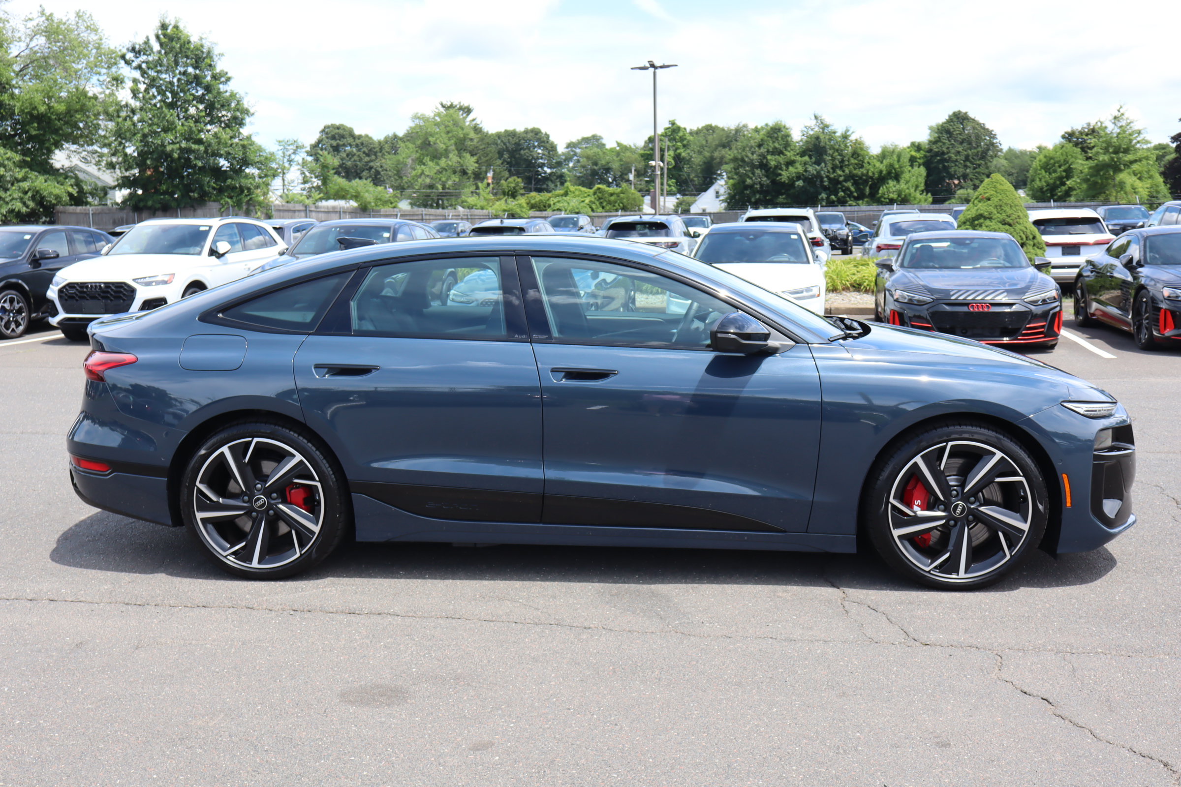Used 2025 Audi S6 e-tron Premium Plus w/ Premium Plus AWD/4WD image 4