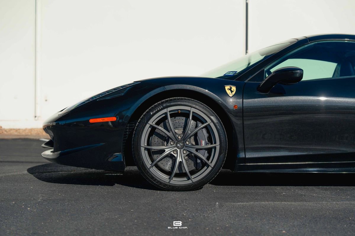 Used 2014 Ferrari 458 Spider image 3