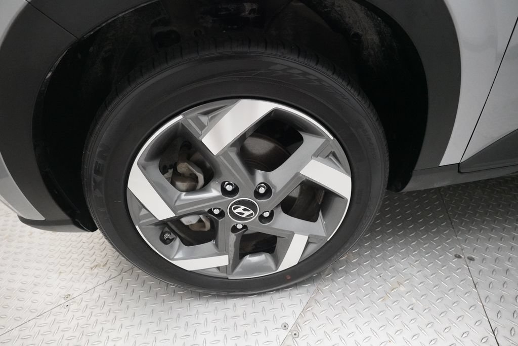 Used 2025 Hyundai Venue SEL FWD image 26