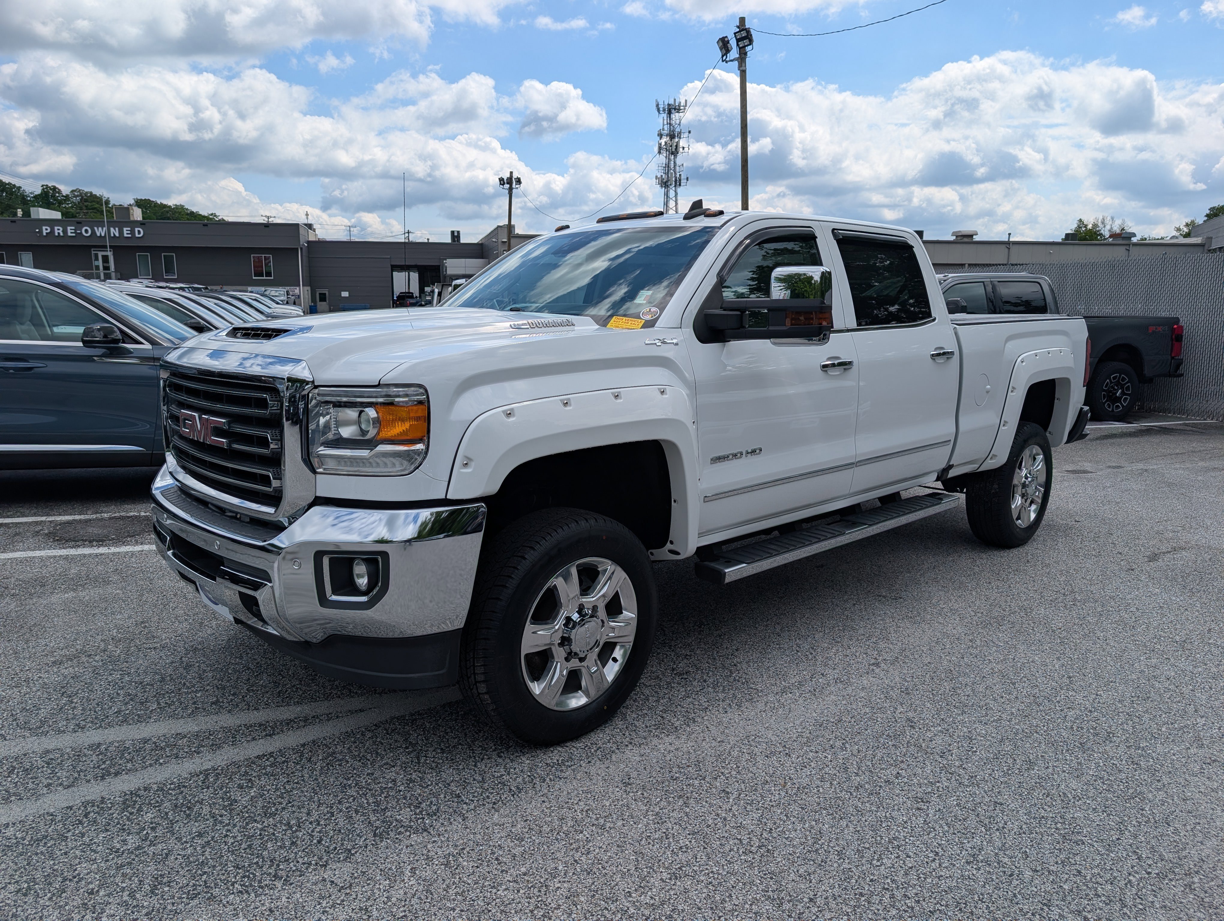 Used 2019 GMC Sierra 2500 SLT w/ Duramax Plus Package AWD/4WD image 2