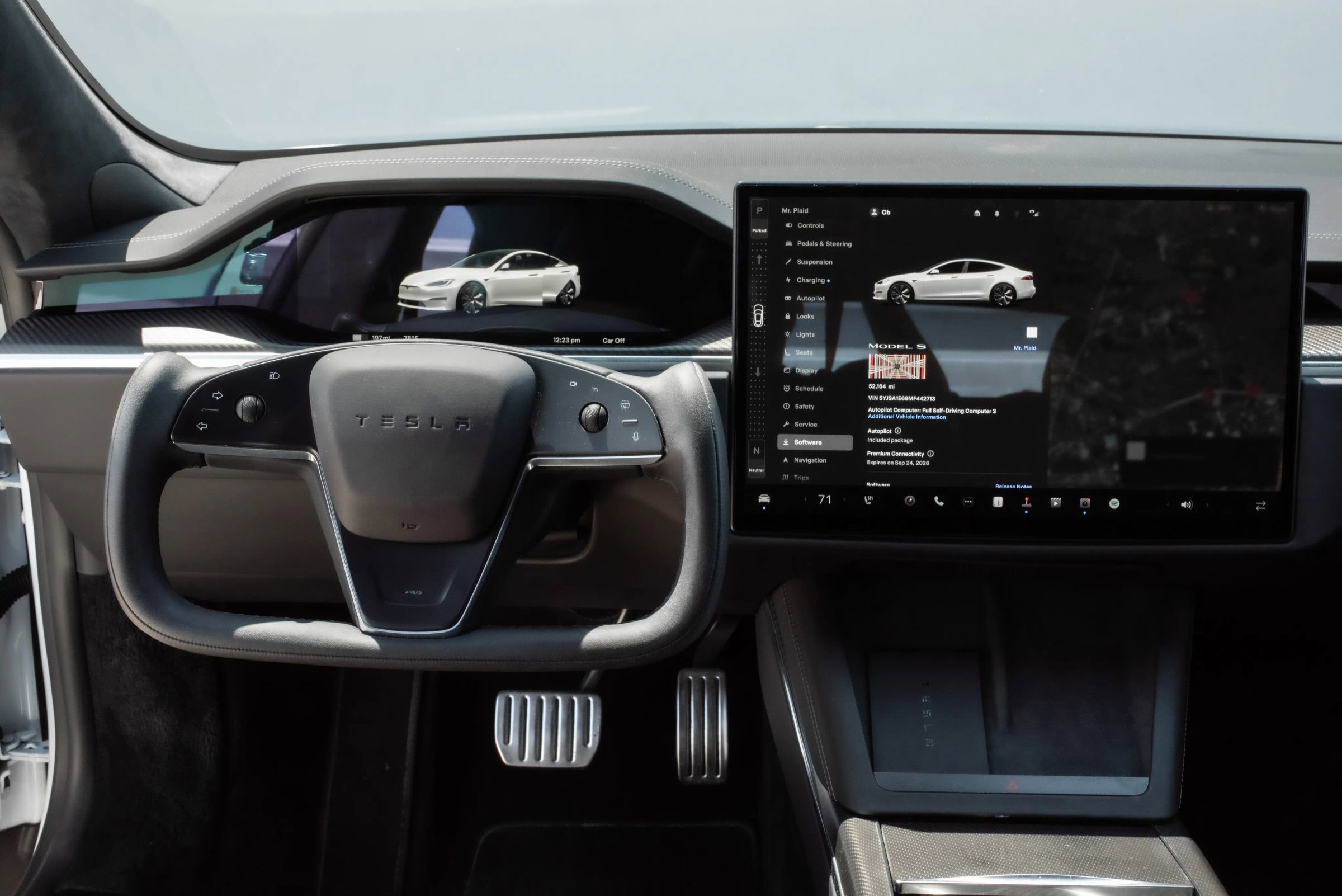 Used 2021 Tesla Model S Plaid image 13