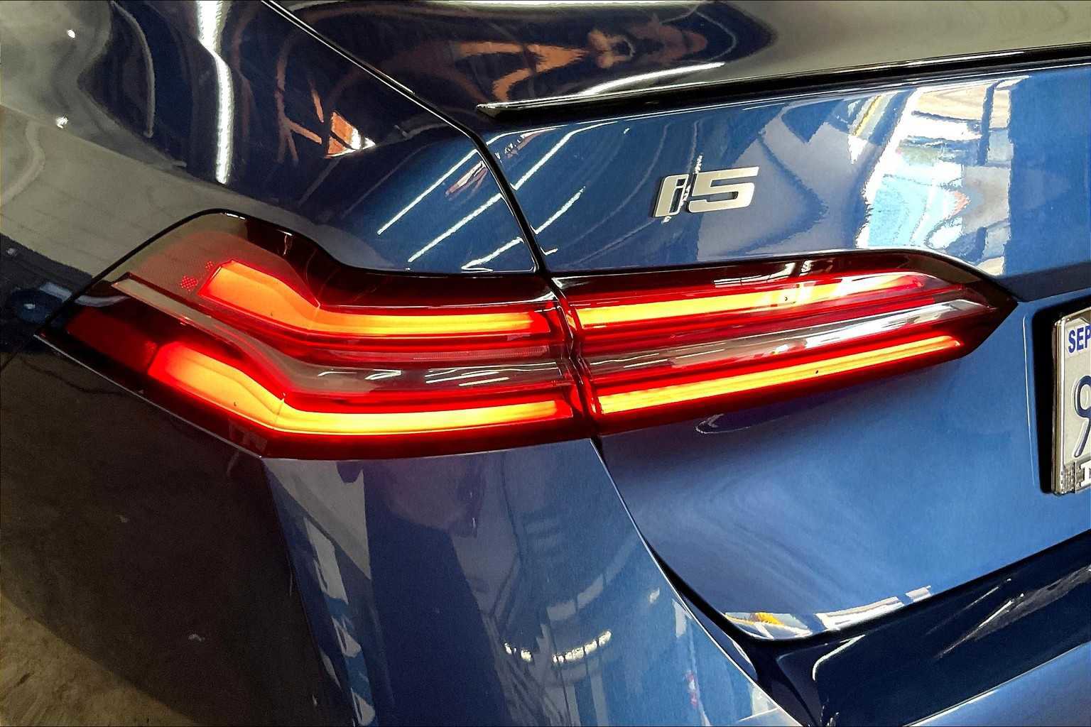 Used 2025 BMW i5 xDrive40 w/ Executive Package image 32