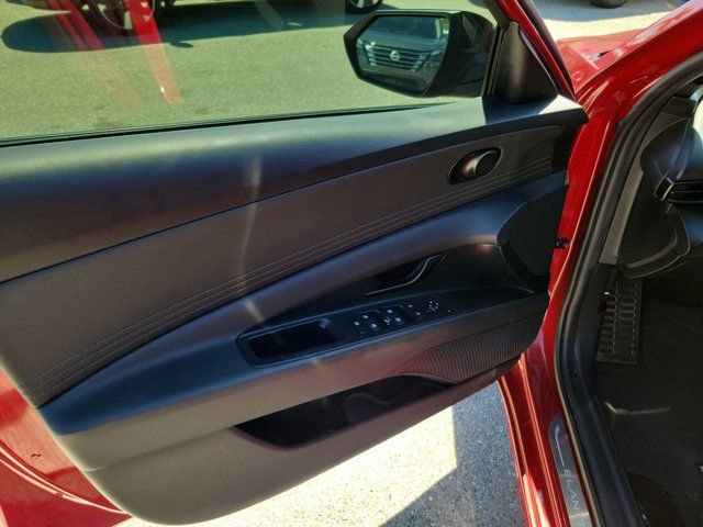 Used 2025 Hyundai Elantra Sport image 21