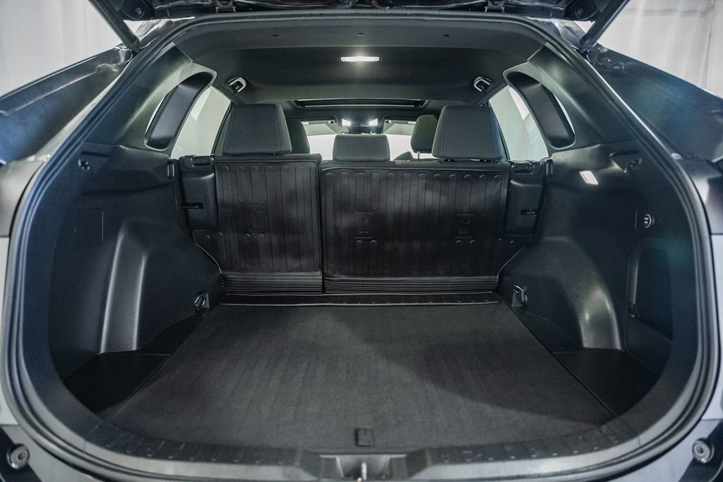 Used 2022 Toyota RAV4 SE w/ Convenience Package image 9