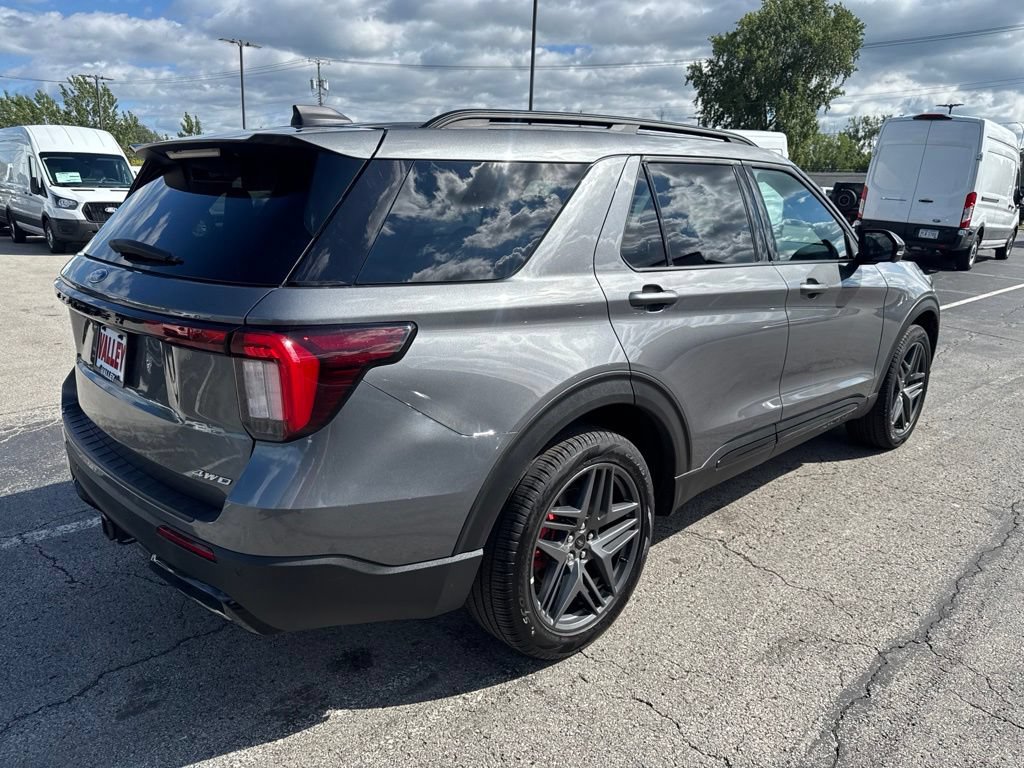 Certified 2025 Ford Explorer ST-Line w/ ST-Line Street Pack AWD/4WD image 10