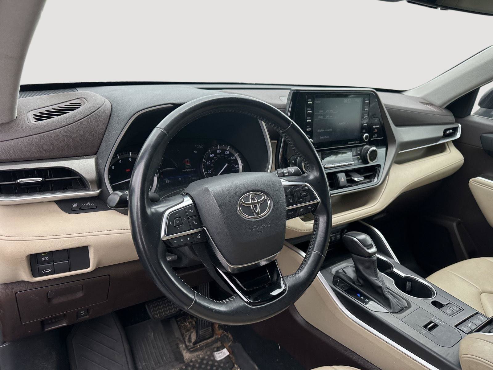 Certified 2021 Toyota Highlander XLE FWD image 10