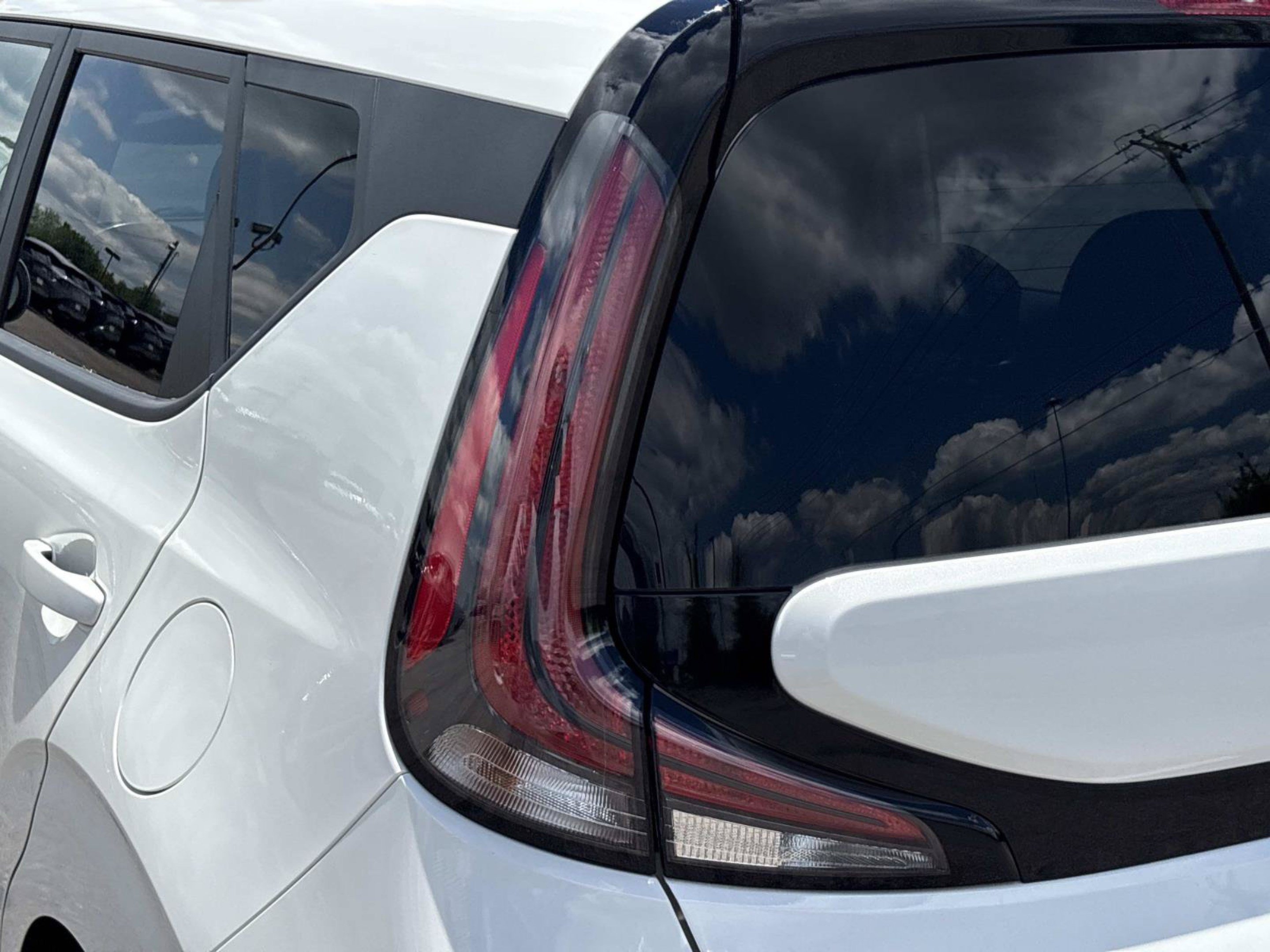 Used 2023 Kia Soul LX w/ LX Technology Package FWD image 35