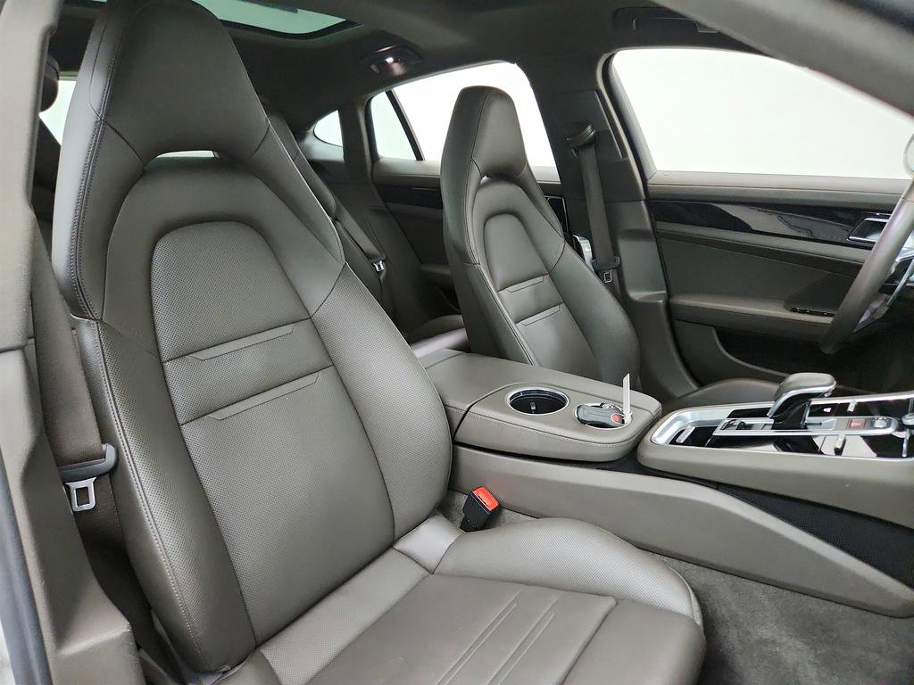 Used 2020 Porsche Panamera 4 image 28