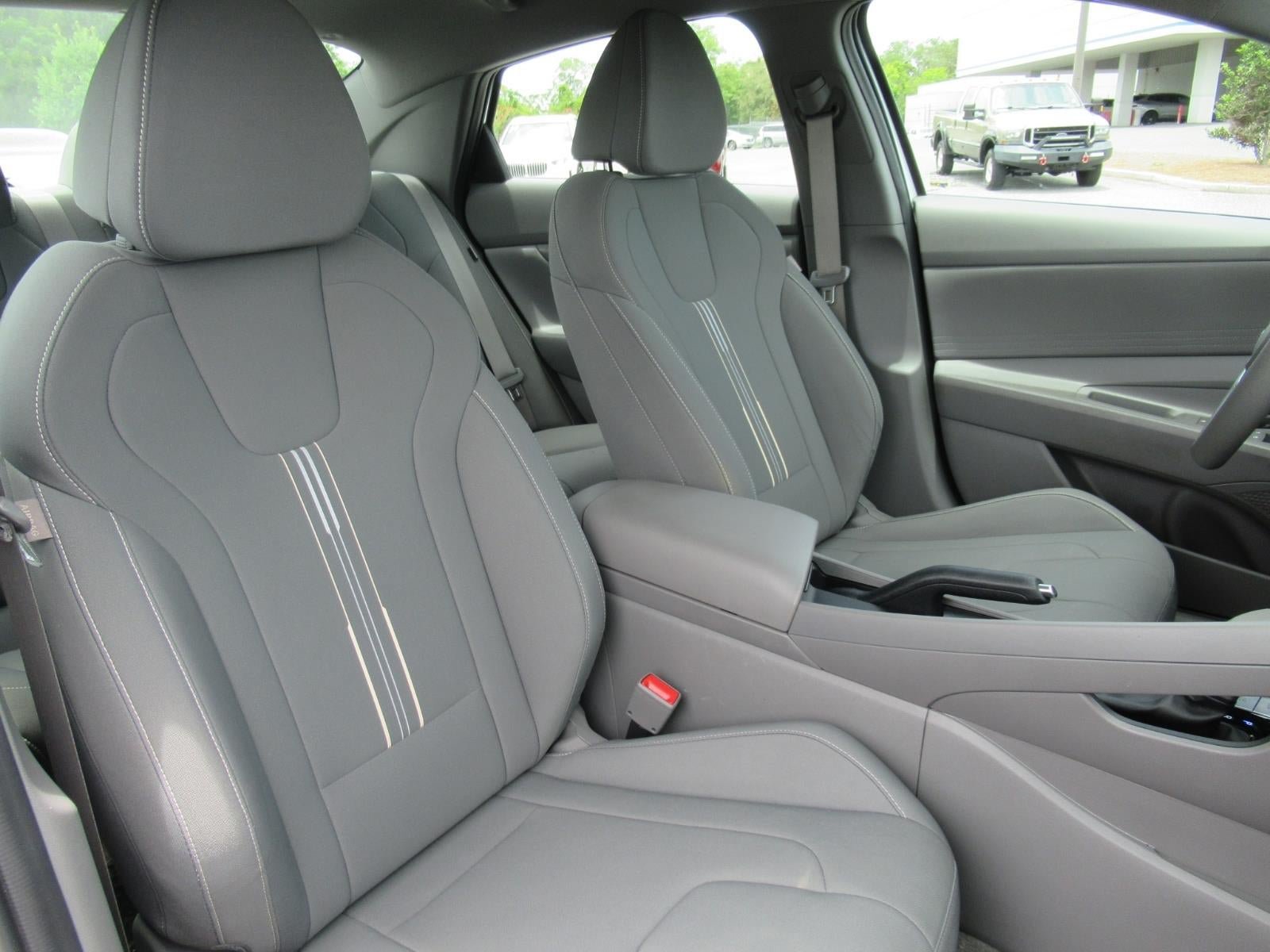 Used 2024 Hyundai Elantra SEL FWD image 9