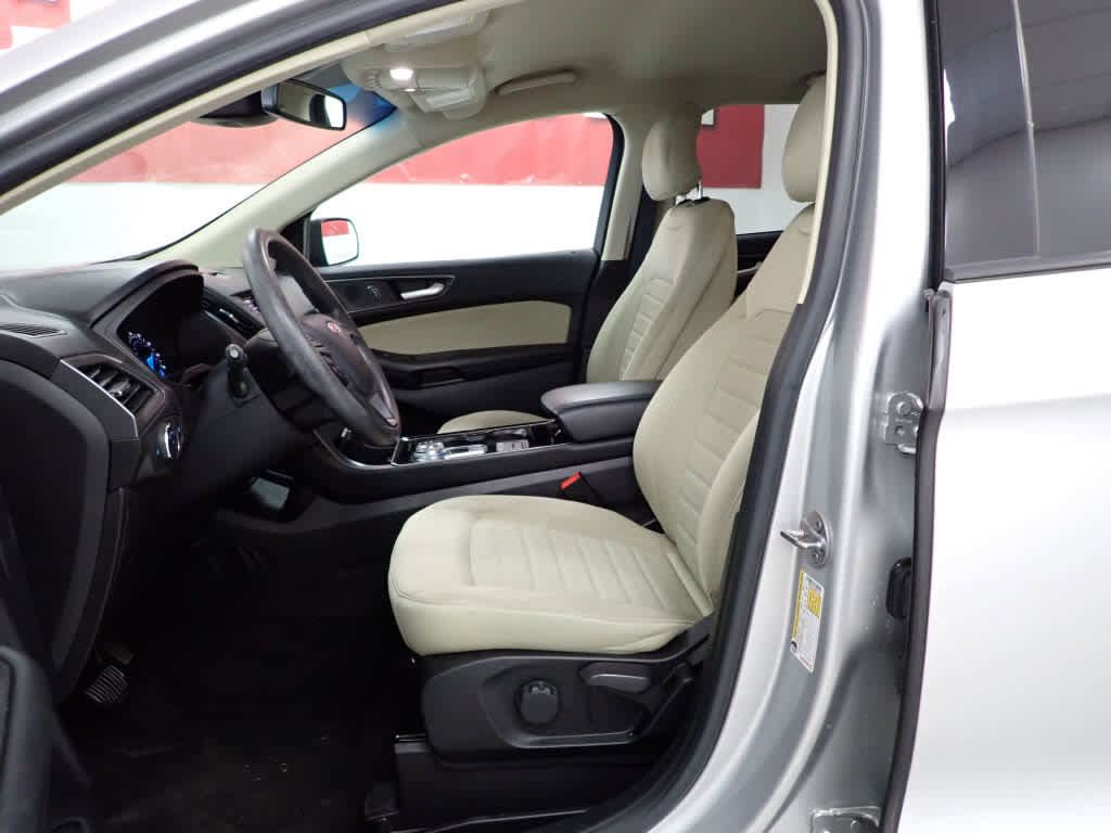 Used 2019 Ford Edge SE image 15