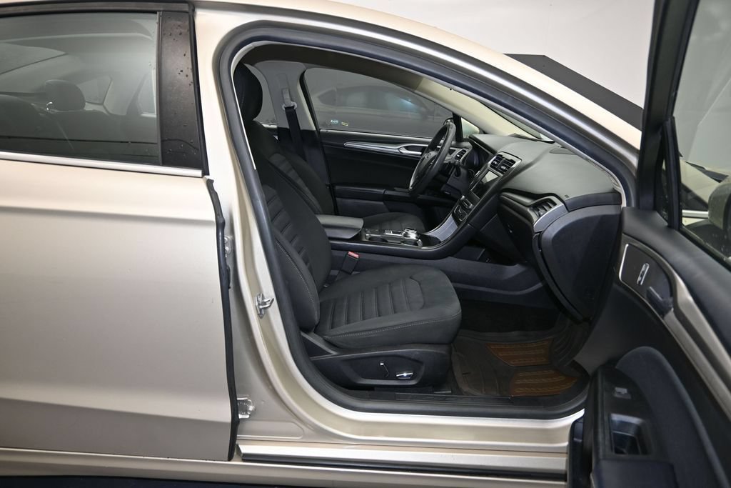 Used 2018 Ford Fusion SE w/ Fusion SE Technology Package FWD image 27
