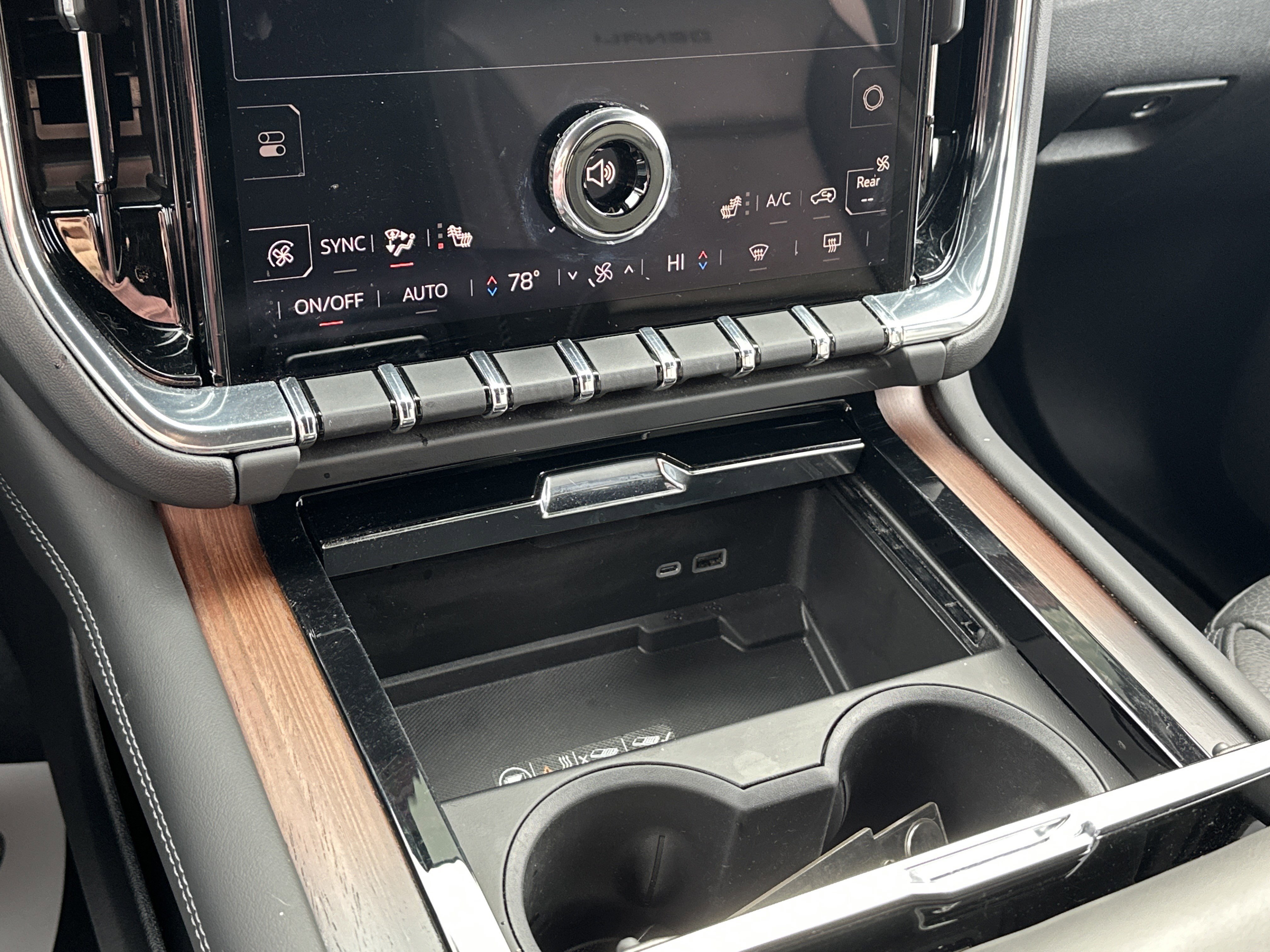 Certified 2025 GMC Yukon XL Denali image 23