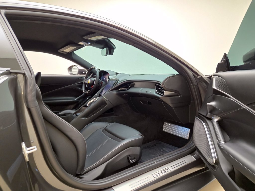 Used 2022 Ferrari Roma RWD image 25