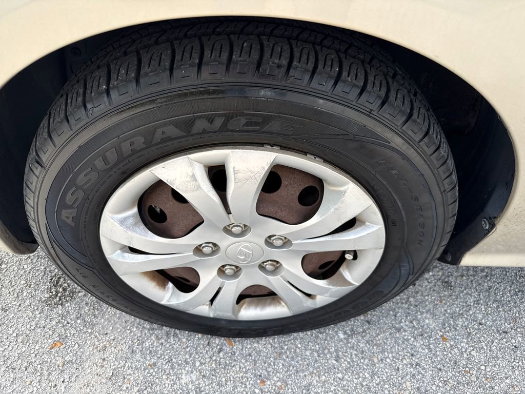 Used 2010 Hyundai Elantra GLS image 9