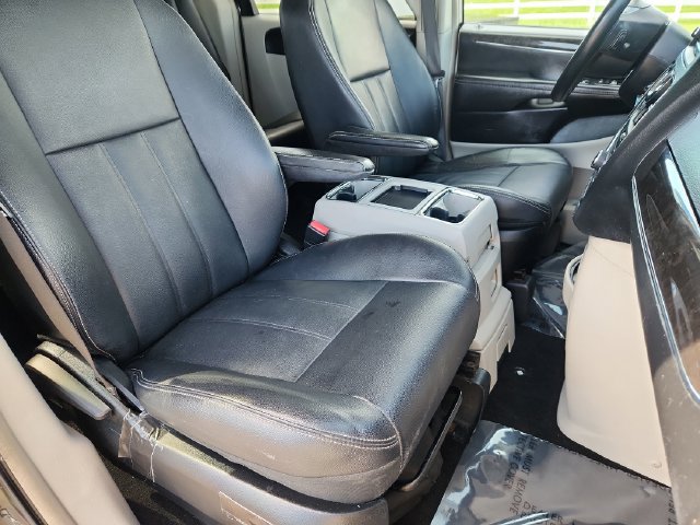 Used 2013 Chrysler Town & Country Touring FWD image 24