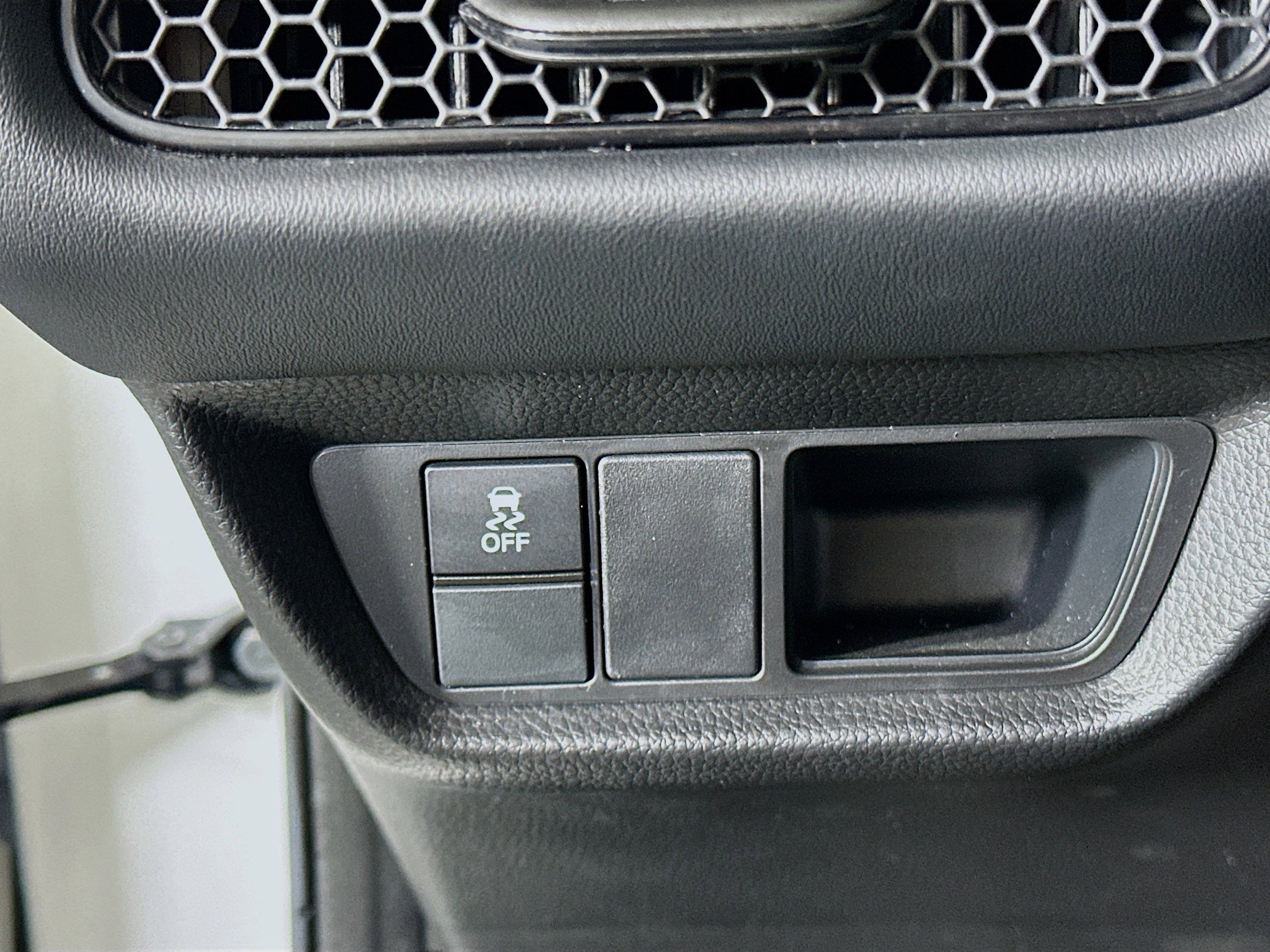 Used 2023 Honda HR-V LX image 17