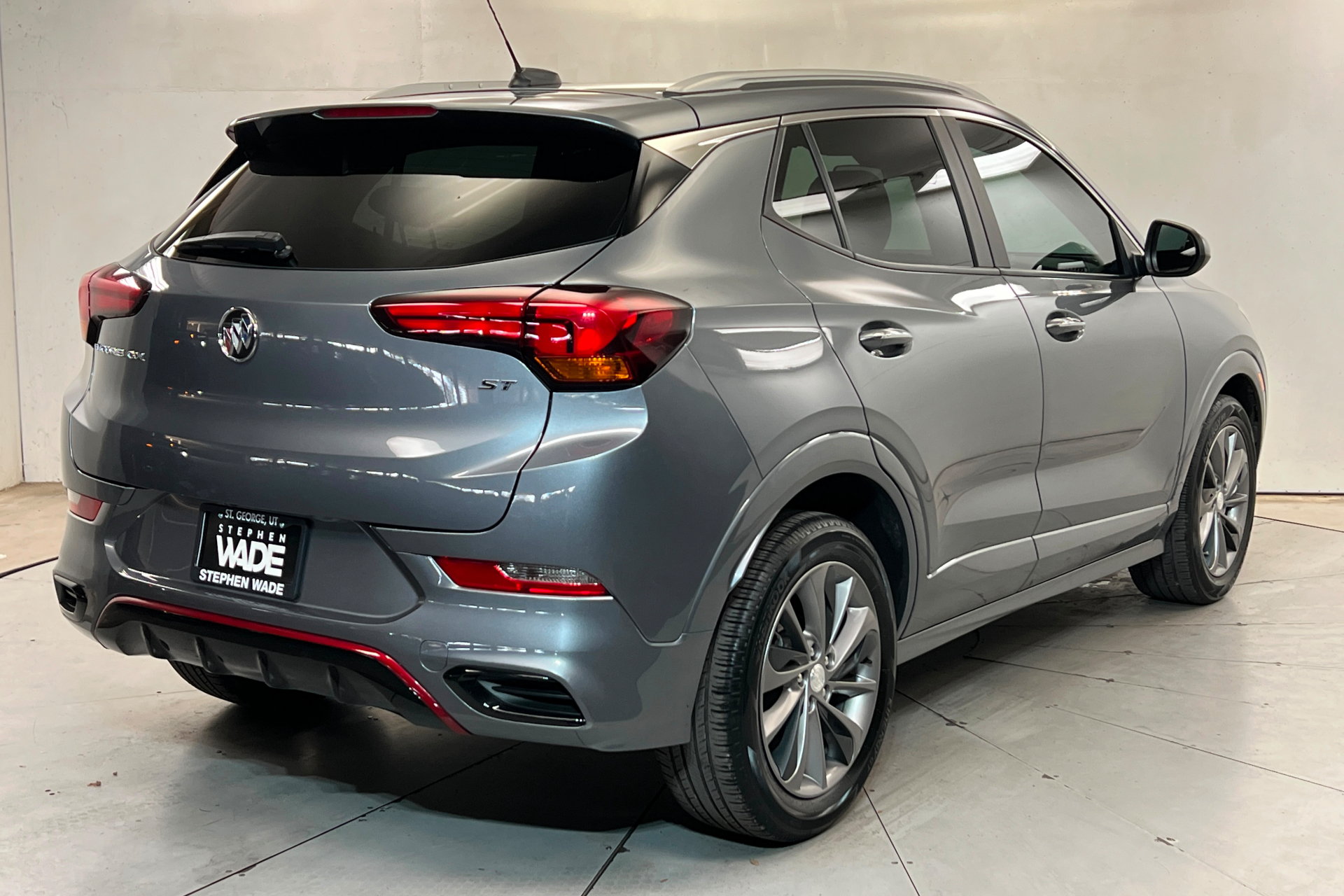 Used 2022 Buick Encore GX Select w/ Sport Touring Package FWD image 6